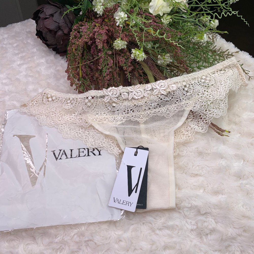 Valery Ivory Lace Thong Large NWT